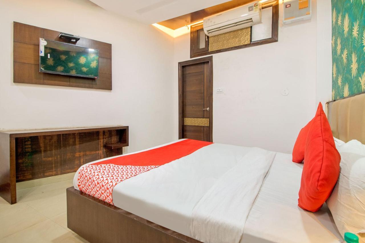 Oyo 48489 Adarsh Plaza Hotel Szaharanpur Kültér fotó