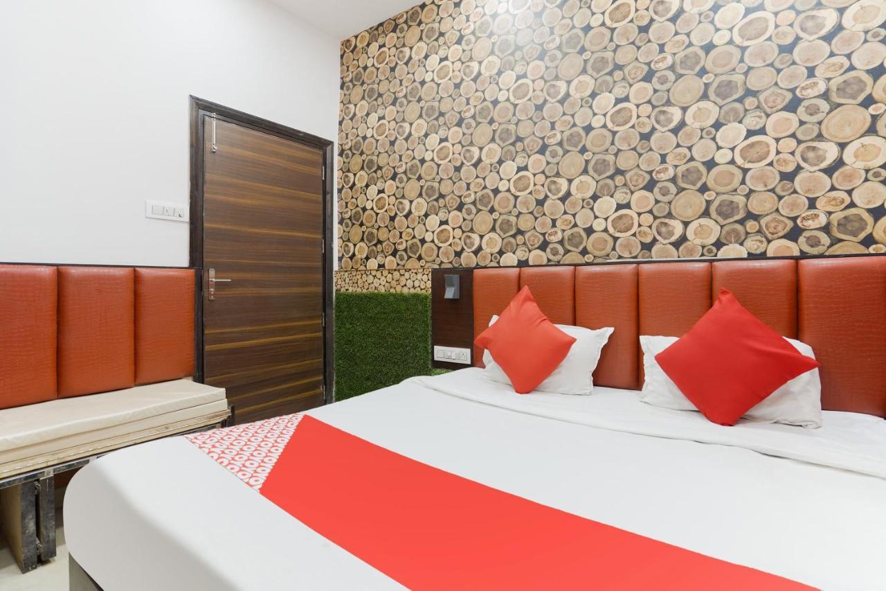 Oyo 48489 Adarsh Plaza Hotel Szaharanpur Kültér fotó