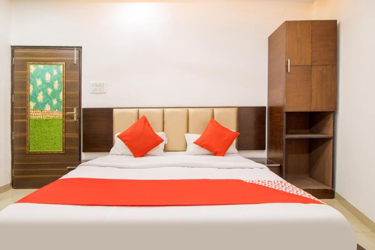 Oyo 48489 Adarsh Plaza Hotel Szaharanpur Kültér fotó