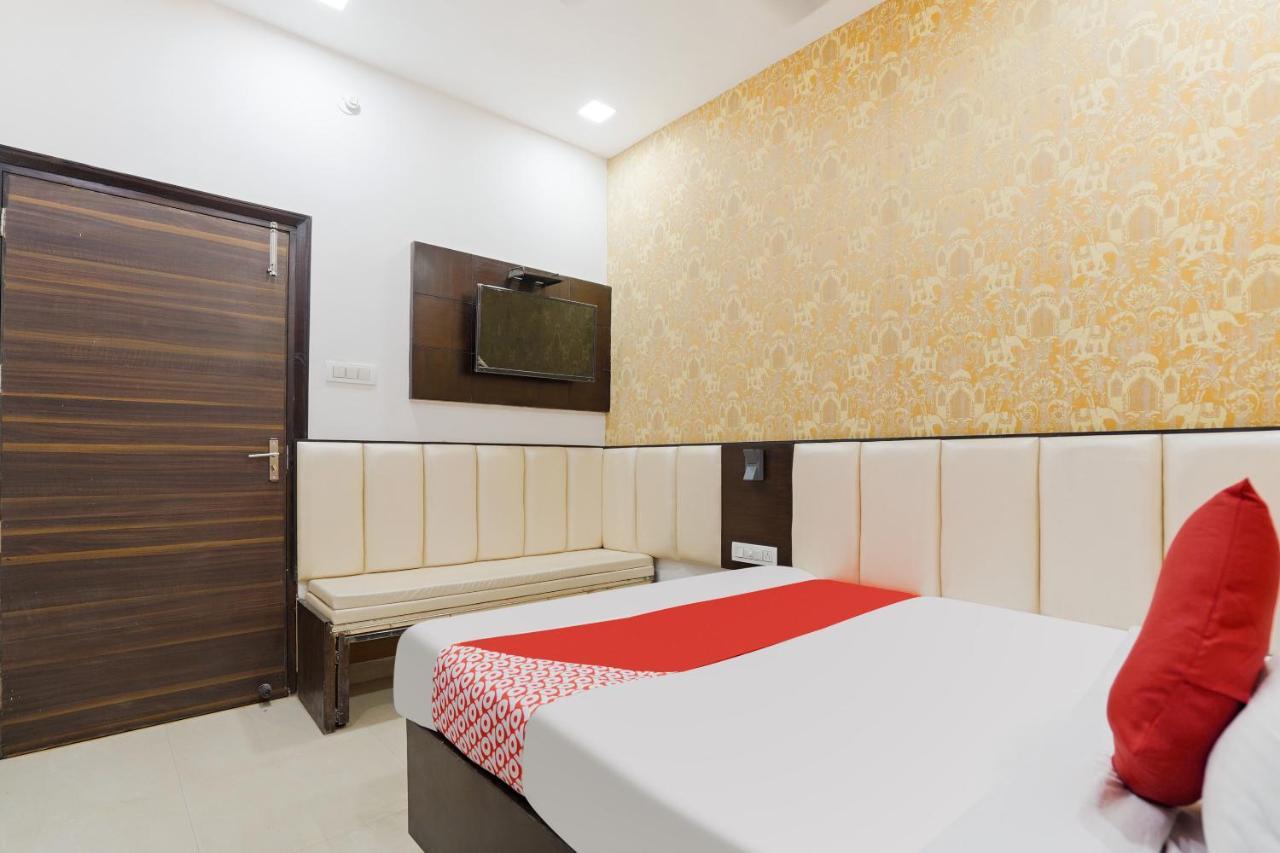 Oyo 48489 Adarsh Plaza Hotel Szaharanpur Kültér fotó